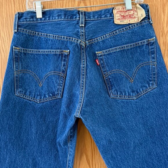 Vintage Levi’s 501 Jeans W33 L32 Medium Wash Button Fly Straight Leg - Picture 1 of 8